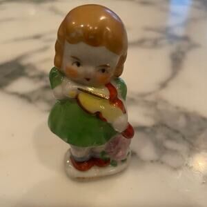 Occupied Japan 1940ish Porcelain Recreation of Girl with Violin.  A05